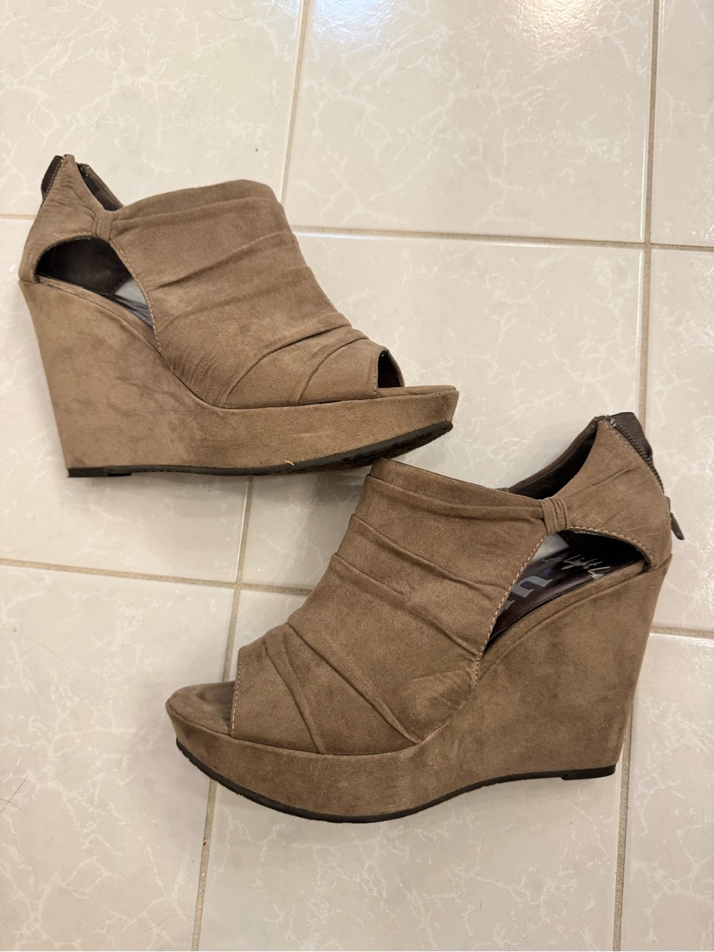 Carlos Santana Women’s Unity ‘Love Light’ Suede Wedge Sandals